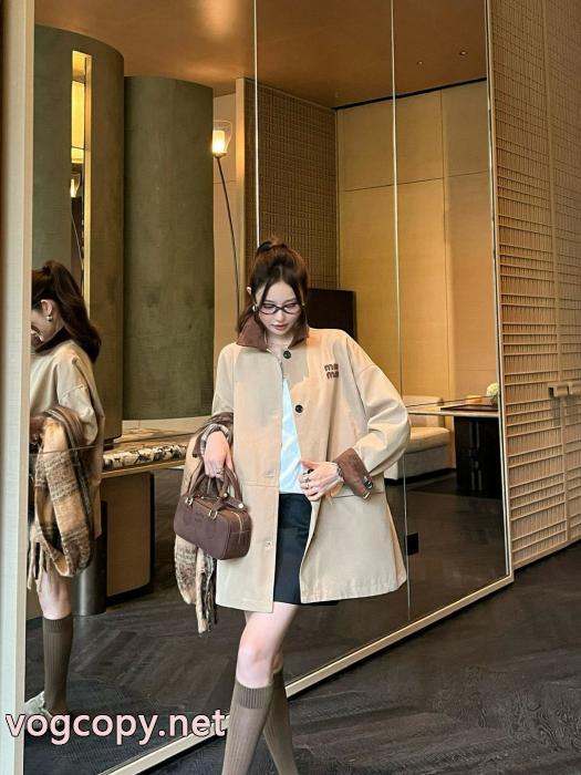 Miumiuアルファベットステッチ刺繍カレー色コーデュロイパッチワーク開襟ミディアムコート_0_1