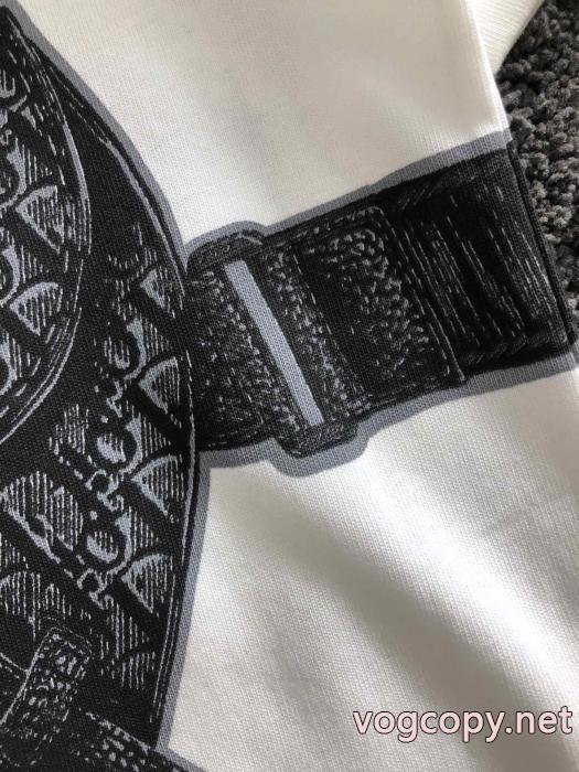 Diorのロゴ入り斜め掛け鞍バッグプリントデザインゆったり白Tシャツ_0_0