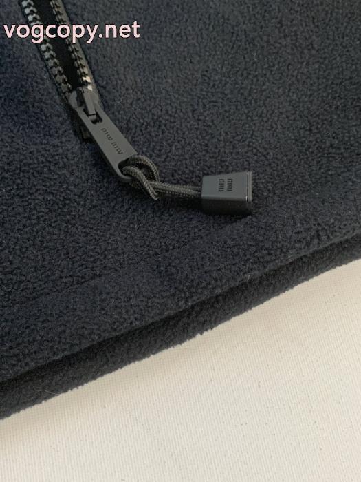 Miu Miu2025新アルファベット刺繍ロゴツイードファスナーコート_0_4