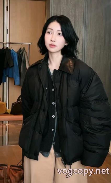偽物 ブランド上品な印象 シンプルなデザイン 数量限定在庫限りダウンジャケットMIUMIU_0_1