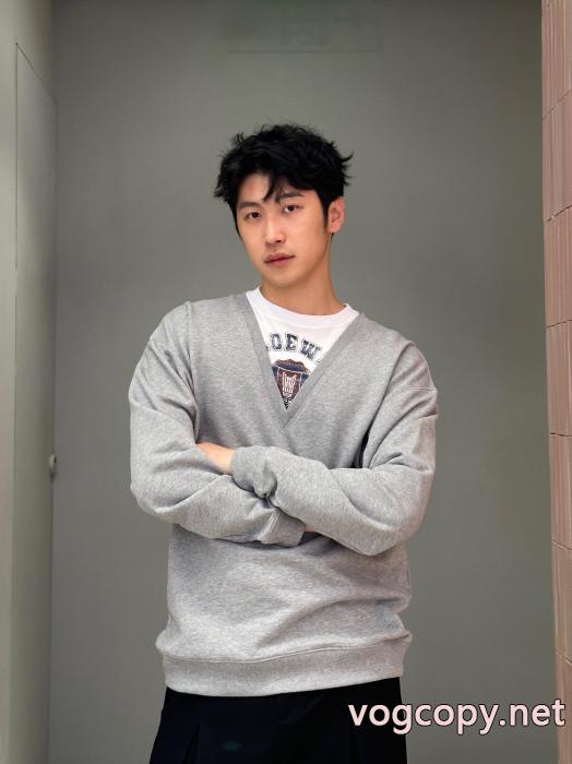LOEWEコピー 通販最高品質かつ最安値 海外セレブ定番愛用  数量限定新品パーカー_0_3