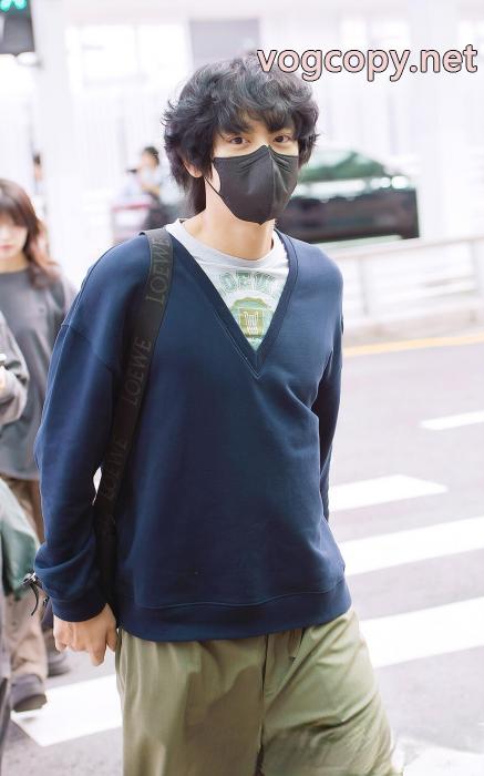 LOEWEコピー 通販最高品質かつ最安値 海外セレブ定番愛用  数量限定新品パーカー_0_4