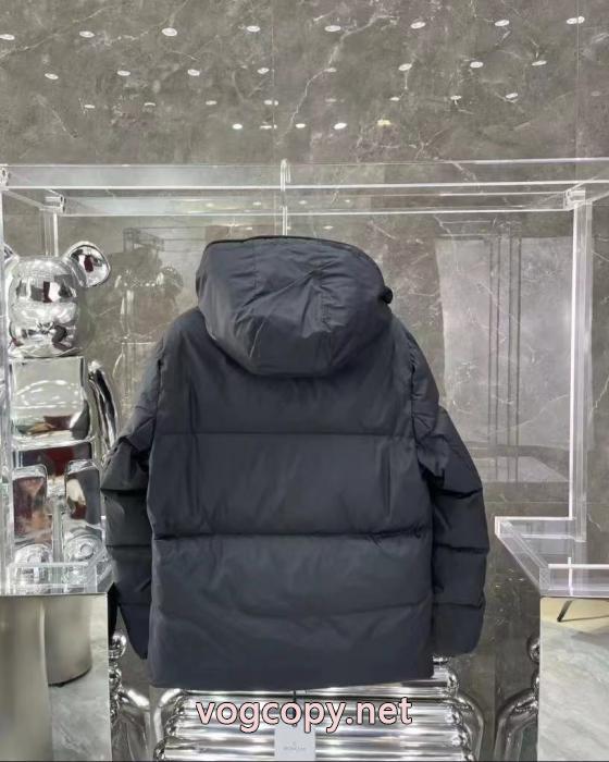 MONCLERダウンジャケット偽 ブランド 販売目玉商品  大人の色味 高級感を演出_0_1