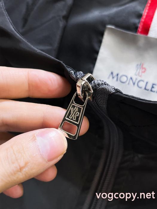 MONCLER赤字超特価正規品 個性的な素材感も魅力 最安値新作ブランド 偽物 激安ジャケット_0_0
