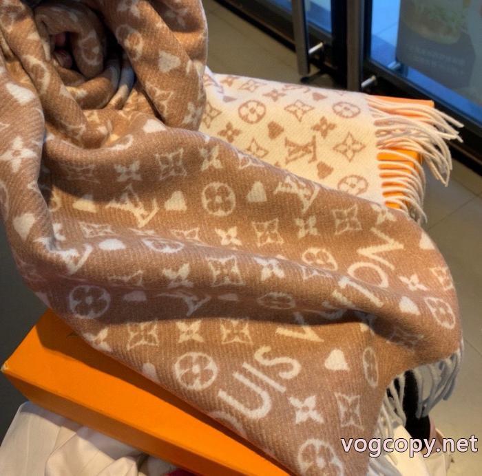 通販限定商品 秋冬話題アイテム 世の流行に左右されないデザインLOUIS VUITTONスーパー コピー 通販 優良マフラー_0_1