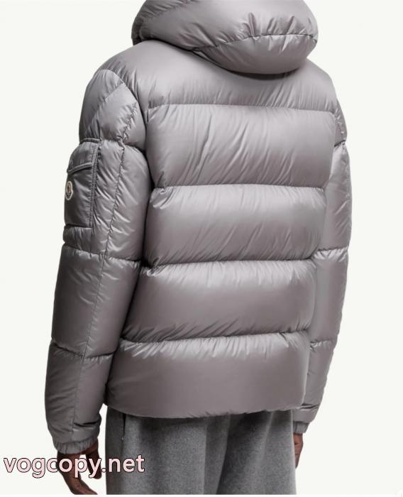 Aクラスの 新作セール ロゴが印象的ダウンジャケットスーパー コピー ブランドMONCLER_0_5