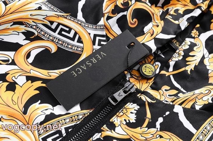 お洒落自在 最新入荷 売り切れ必須ブランド 激安ジャケットVERSACE_0_2