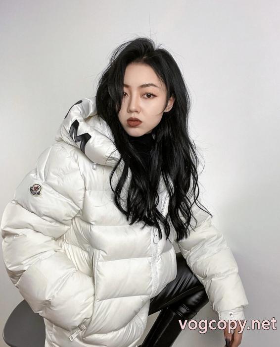 スタイルアップ効果 雑誌掲載 大人の余裕が漂うMONCLERブランド コピー 優良ダウンジャケット_0_0