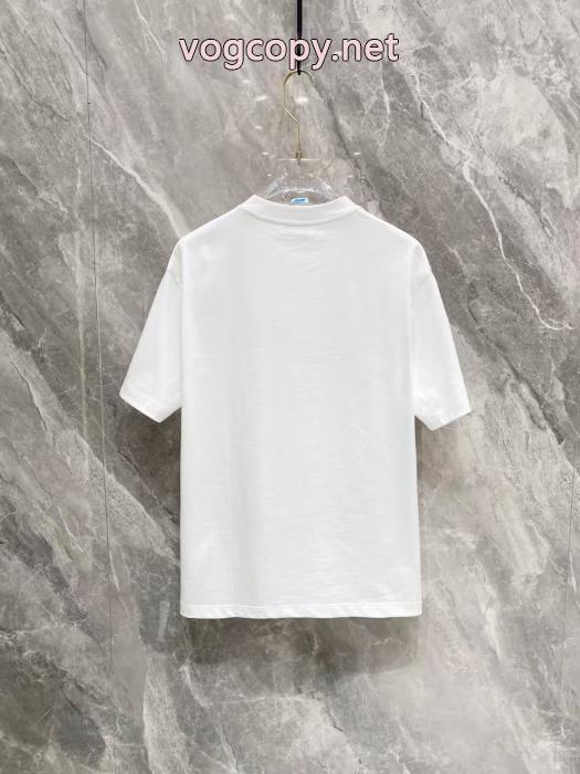 ブランド コピー 安心2025新品入荷 男女兼用 カジュアルもある絶妙な雰囲気LOUIS VUITTONTシャツ_0_1