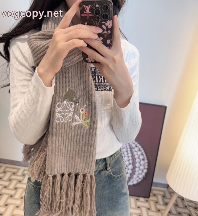 定番人気のモデル 潮流 即発送OKブランド コピー 販売マフラーLOEWE_0_6