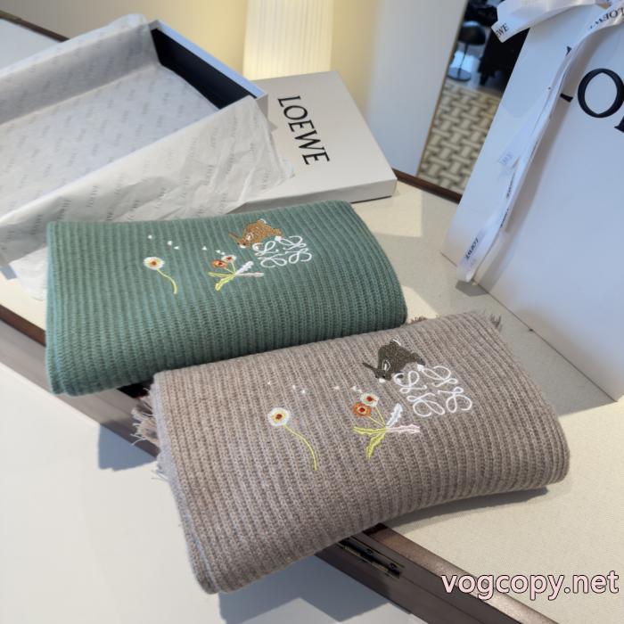 定番人気のモデル 潮流 即発送OKブランド コピー 販売マフラーLOEWE_0_7
