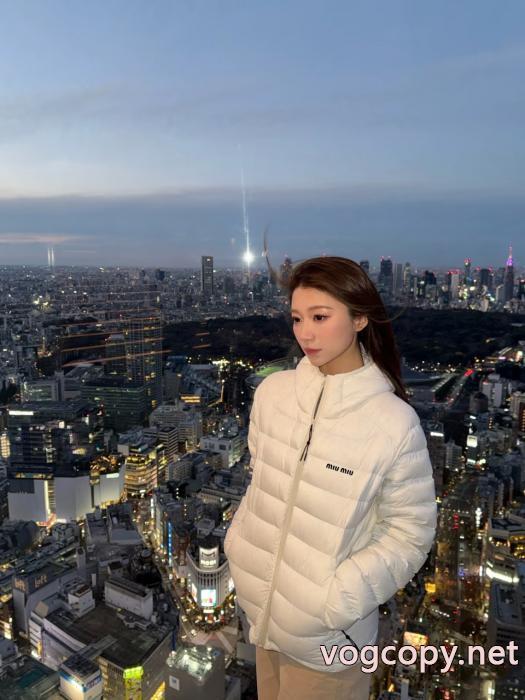 ダウンジャケット偽物 ブランド ショップMIUMIU予約注文 高級感演出 大人気商品再入荷!_0_4