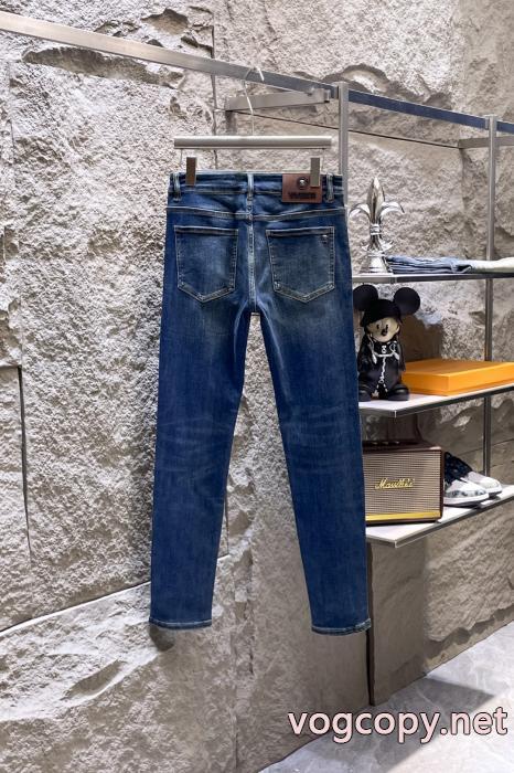ジーンズVERSACE超激得新作 人気デザインで欲しい 新作入荷ブランド スーパー コピー_0_2