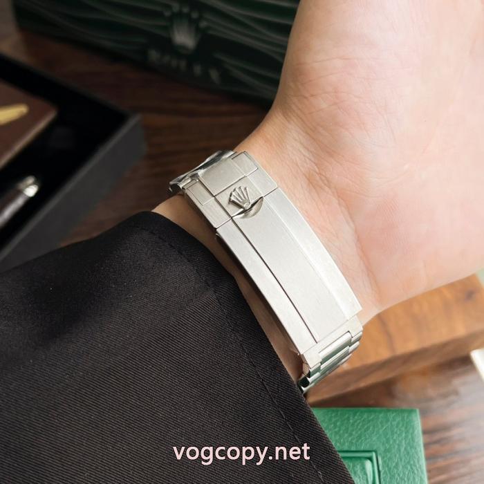 セレブ愛用　26新作 エレガントな大人顔 大人の女性ウォレット&nbsp;&nbsp;&nbsp;&nbsp;時計ロレックスコピー 商品 販売.._0_4