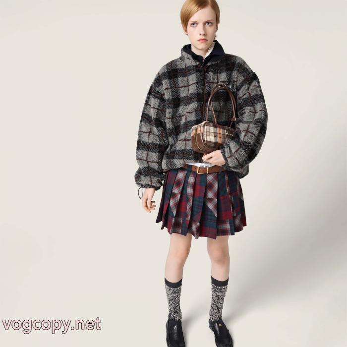 MIUMIUコピー 商品 販売最速2026秋冬トレンドブランド カジュアル派向け 高級感のあるコート_0_1