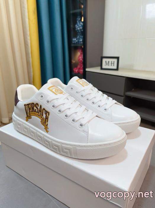 色気のあるスタイルに仕上げ 高品質 最新ルックスニーカースーパー コピー 通販 優良VERSACE_0_4