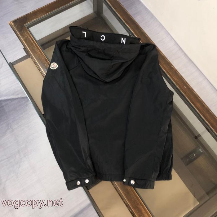 偽物 ブランド 販売ジャケット限定版プリント 話題の新作到着 目を惹くMONCLER_0_1