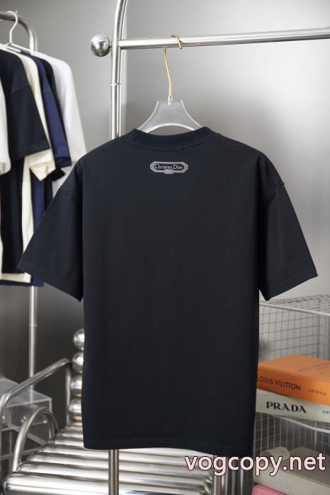 スーパー コピー 品シンプル派 有名人の愛用品 今シーズンは特に人気DiorTシャツ_0_3