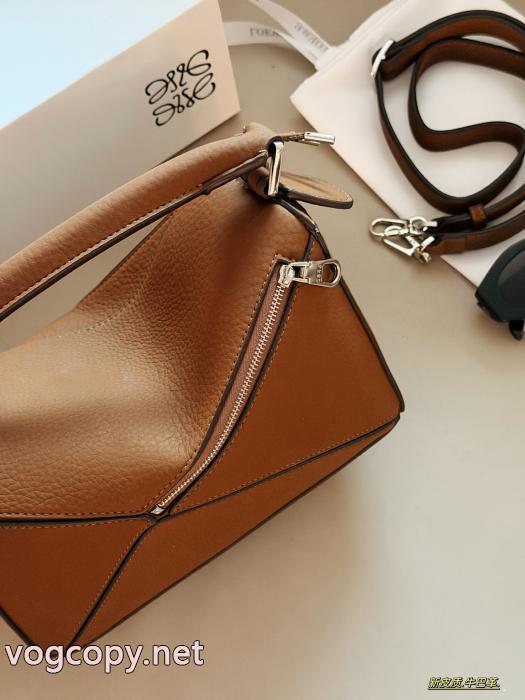 LOEWEバッグブランド アクセサリー 激安海外販売開始 安い激安人気新作 抜け感を出す_0_0