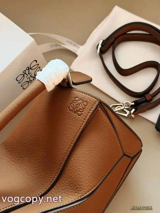 LOEWEバッグブランド アクセサリー 激安海外販売開始 安い激安人気新作 抜け感を出す_0_2