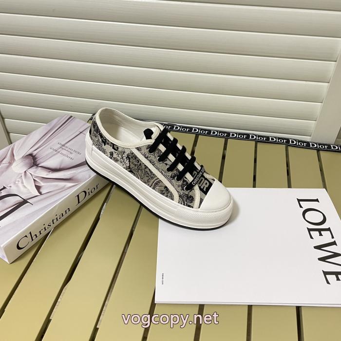 寒い季節トレンド上品 機能性もオシャレさも抜群 カッコカワイイスニーカースーパー コピー  ディオール._0_4
