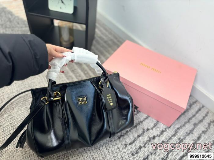 MIUMIU限定激安 2026 モード感の高い 全民望むな新作ブランド コピー