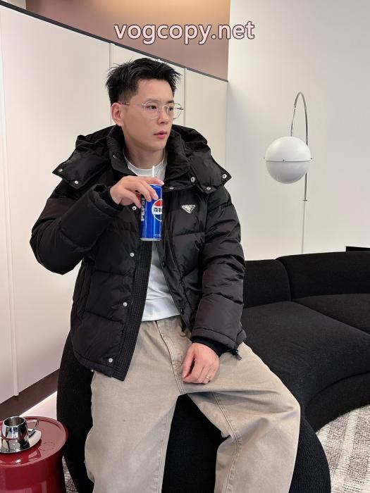 ブランド スニーカー 激安超大特価 発表の新作モデル 秋冬の流行りトップスPRADAダウンジャケット_0_3