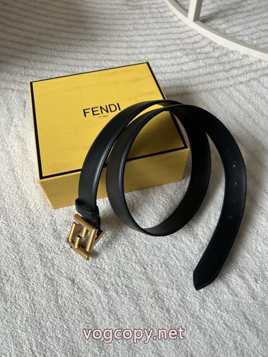 FENDI存在感は抜群 幅広いシーン 毎年大人気！2026偽 ブランド 販売ベルト_0_2