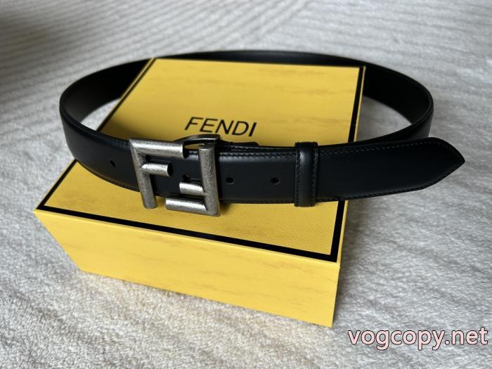 FENDI存在感は抜群 幅広いシーン 毎年大人気！2026偽 ブランド 販売ベルト_0_4