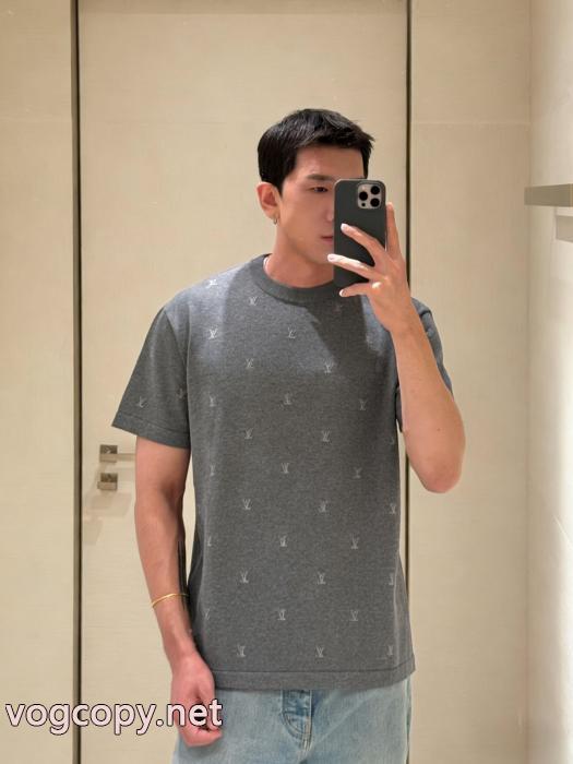 スーパー コピーTシャツLOUIS VUITTON雑誌掲載アイテム  最終セール 期限限定！_0_3