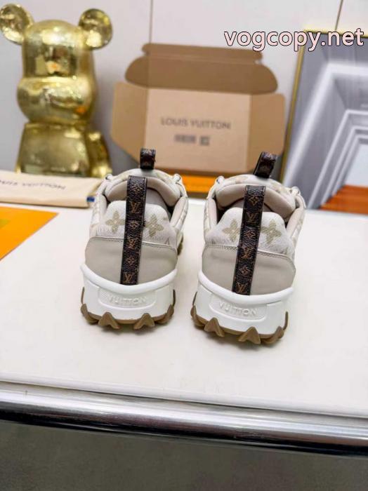 今季爆発的な人気 大ヒット セレブ風 &nbsp;&nbsp;&nbsp;&nbsp;スニーカーLOUIS VUITTONブランド 偽物 通販._0_2