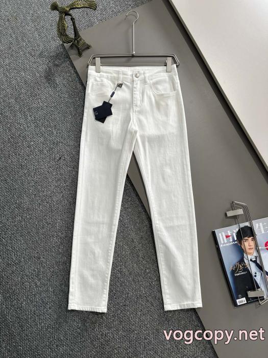 今季は色を使った注目新品 上品キレイ 26/26AW新作プラダ PRADAブランド ジーンズブランド 通販店.._0_0