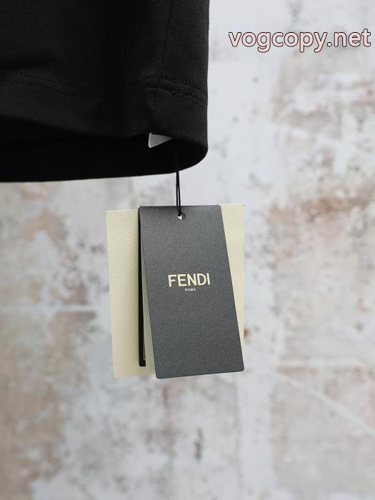 FENDIスーパー コピー  半袖Tシャツ優秀な 在庫処分 最新話題沸騰中_0_3
