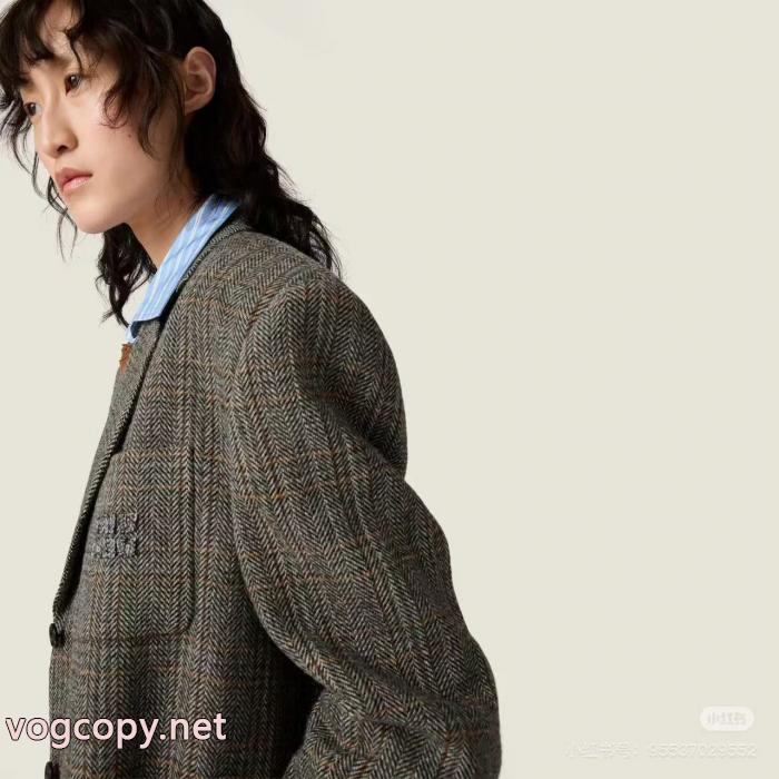 スーパー コピー メンズ国内発/関税込 激安価格！ シンプルなデザインMIUMIUジャケッ.._0_3