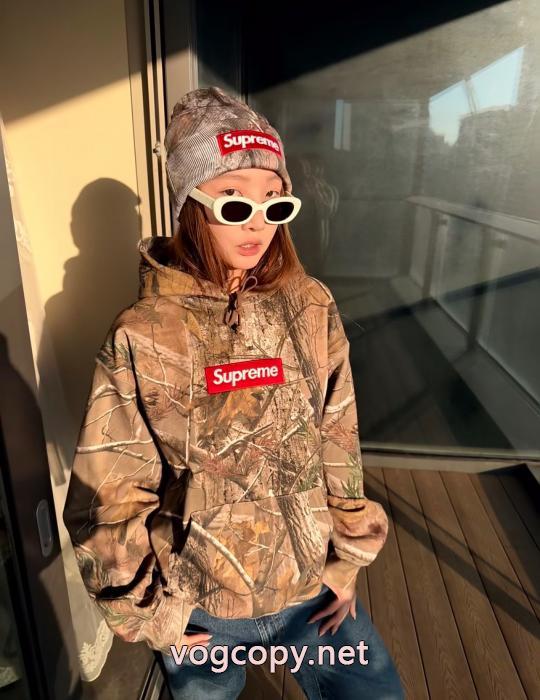 有名人の愛用品 圧倒的人気 海外先行発売！SUPREMEパーカーコピー 品 販売_0_0