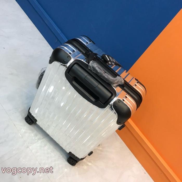 バッグ偽 ブランド 通販遂に再入荷 使い勝手のいい 入手困難MONCLER.._0_5