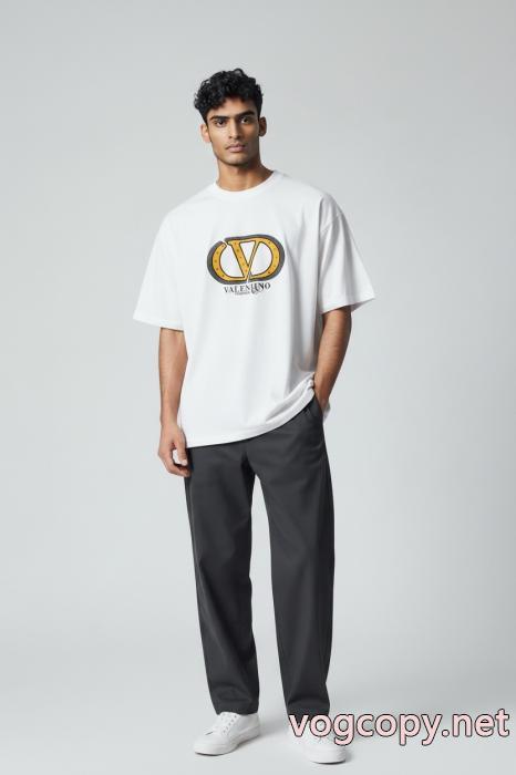 人気定番2026 日本未入荷 国内初上陸VALENTINO半袖Tシャツコピー ブランド 通販 安心_0_0