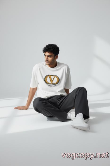 人気定番2026 日本未入荷 国内初上陸VALENTINO半袖Tシャツコピー ブランド 通販 安心_0_1