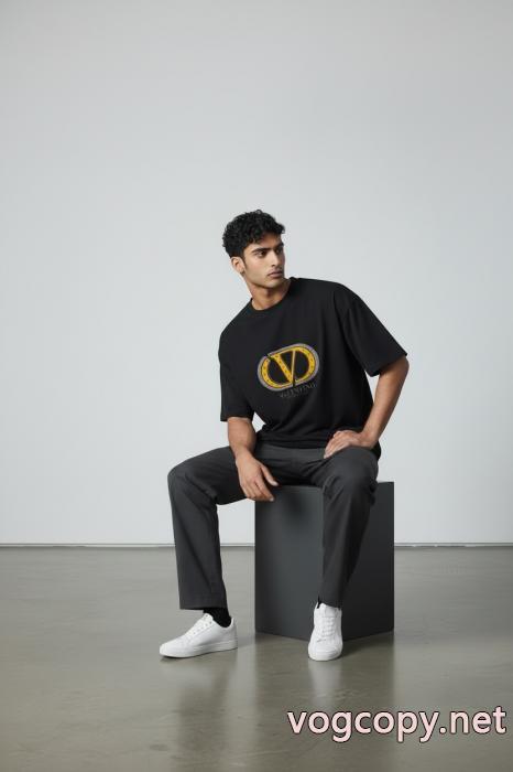 人気定番2026 日本未入荷 国内初上陸VALENTINO半袖Tシャツコピー ブランド 通販 安心_0_4