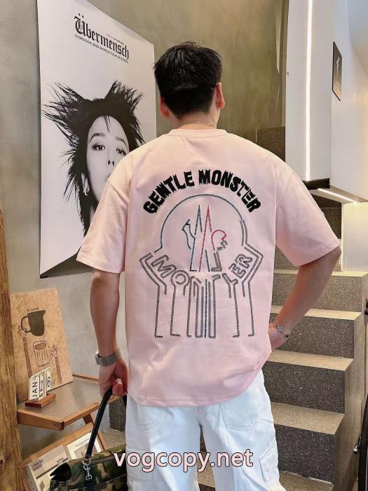 モンクレール偽物 ブランド 激安超人気専門店 26SS2026 雑誌掲載モデル!!半袖Tシャツ_0_4