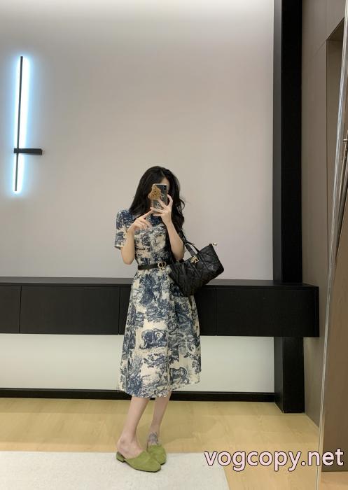Dior目を惹く 季節感もプラス2026新作 ライフスタイルコピー 商品 通販ワンピース_0_4