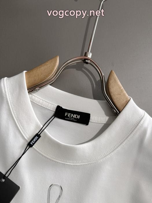 FENDI在庫あり即発 最前線2026 大特価半袖Tシャツコピー 品 販売_0_1