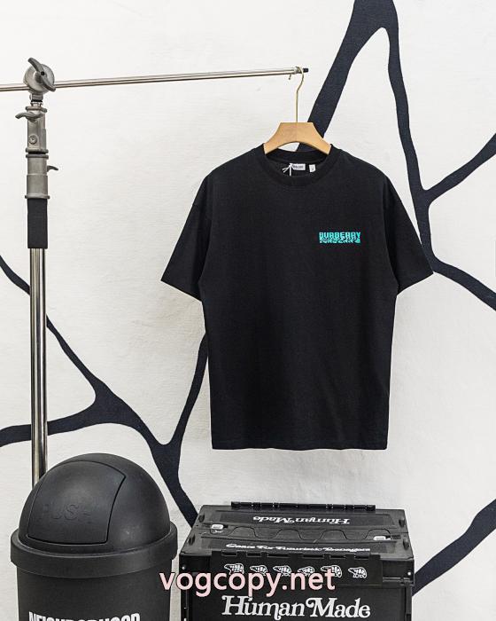 偽物 ブランド ショップ個性的な素材感も魅力 大人っぽい 優等品BURBERRY半袖Tシャツ_0_3