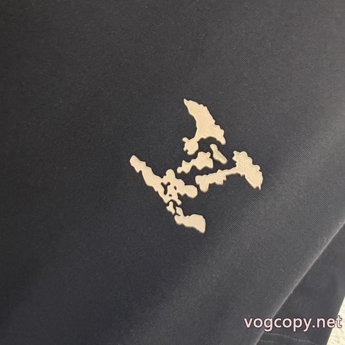 2026年春限定 永遠の定番 オススメアイテム 人気急上昇LOUIS VUITTON半袖Tシャツ 2026ブランド コピー_0_2
