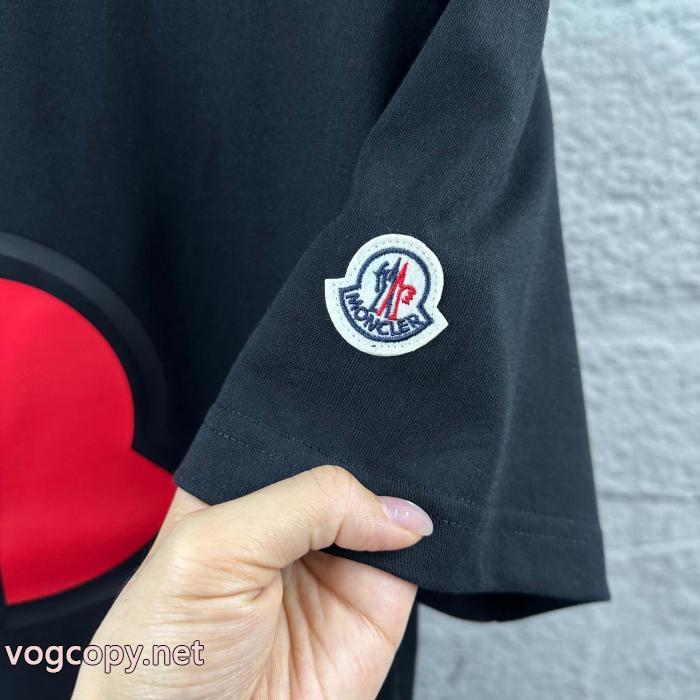 半袖Tシャツ日本即完売予想 抜群の吸汗性 最新入荷ブランド コピー 着払いMONCLER_0_3
