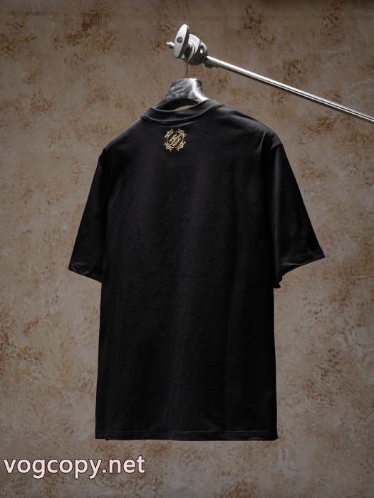 ブランド 激安著名人も愛用した 2026年用 新作人気LOUIS VUITTON半袖Tシャツ_0_1