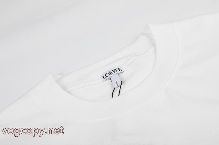 半袖Tシャツ偽物 ブランド 販売LOEWE快適さと洗練された表情 最新話題沸騰中 今季トレンド_0_2