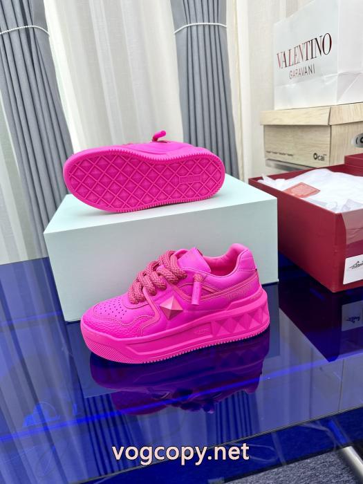 スニーカーブランド 通販店VALENTINOトップトレンド2026 軽やかな素材感 在庫品.._0_3