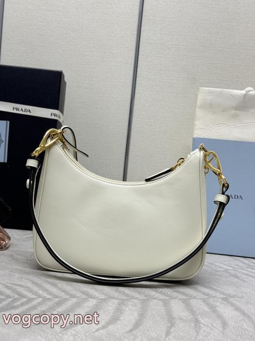 バッグ圧倒的な存在感 世界に一つだけ！ 抜群の人気を集め偽 ブランドPRADA._0_4