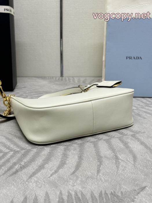 バッグ圧倒的な存在感 世界に一つだけ！ 抜群の人気を集め偽 ブランドPRADA._0_5